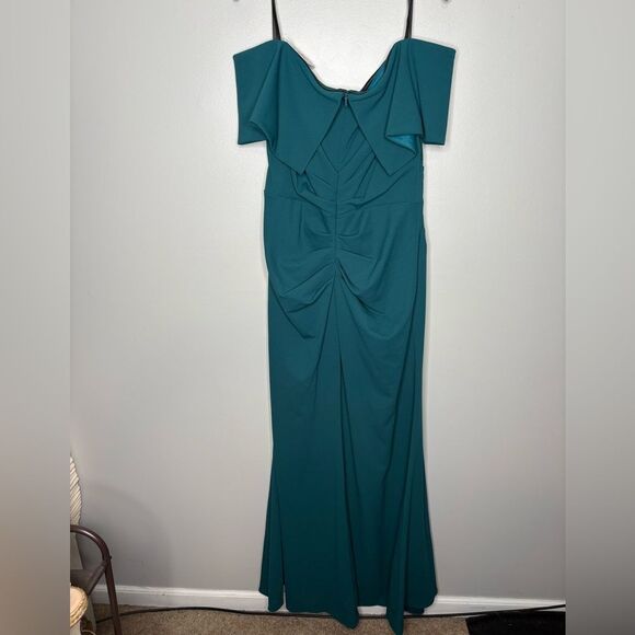 Betsy & Adam Off The Shoulder Crepe Gown NWT - Picture 6 of 6